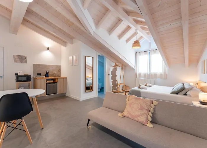 Sandonana Old Palace * Villafufre