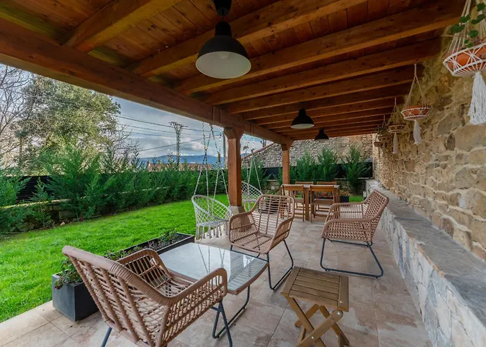 Sandonana Old Palace * Villafufre