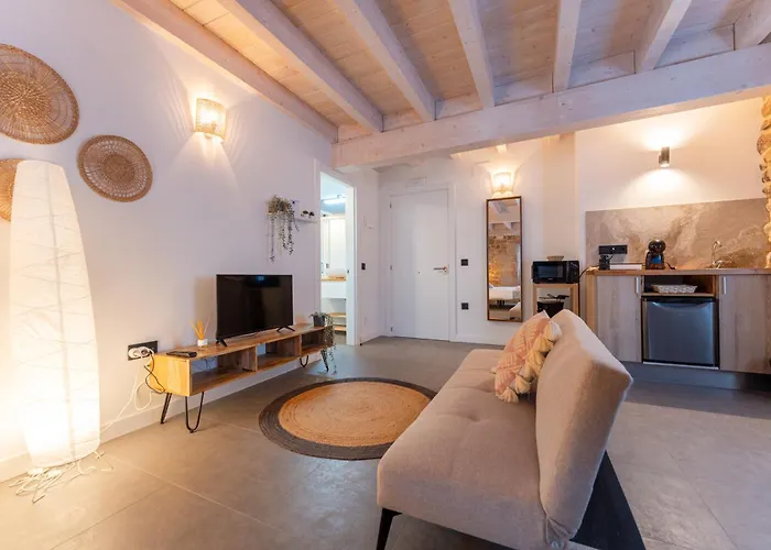 Sandonana Old Palace * Villafufre